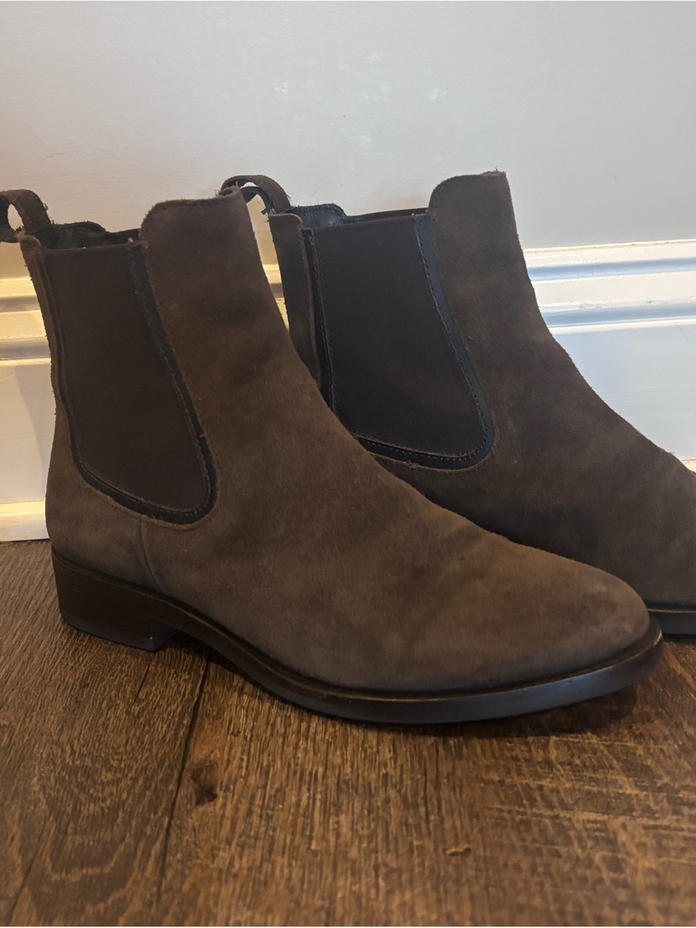 Classic womens Chelsea Boots in Brown Suede